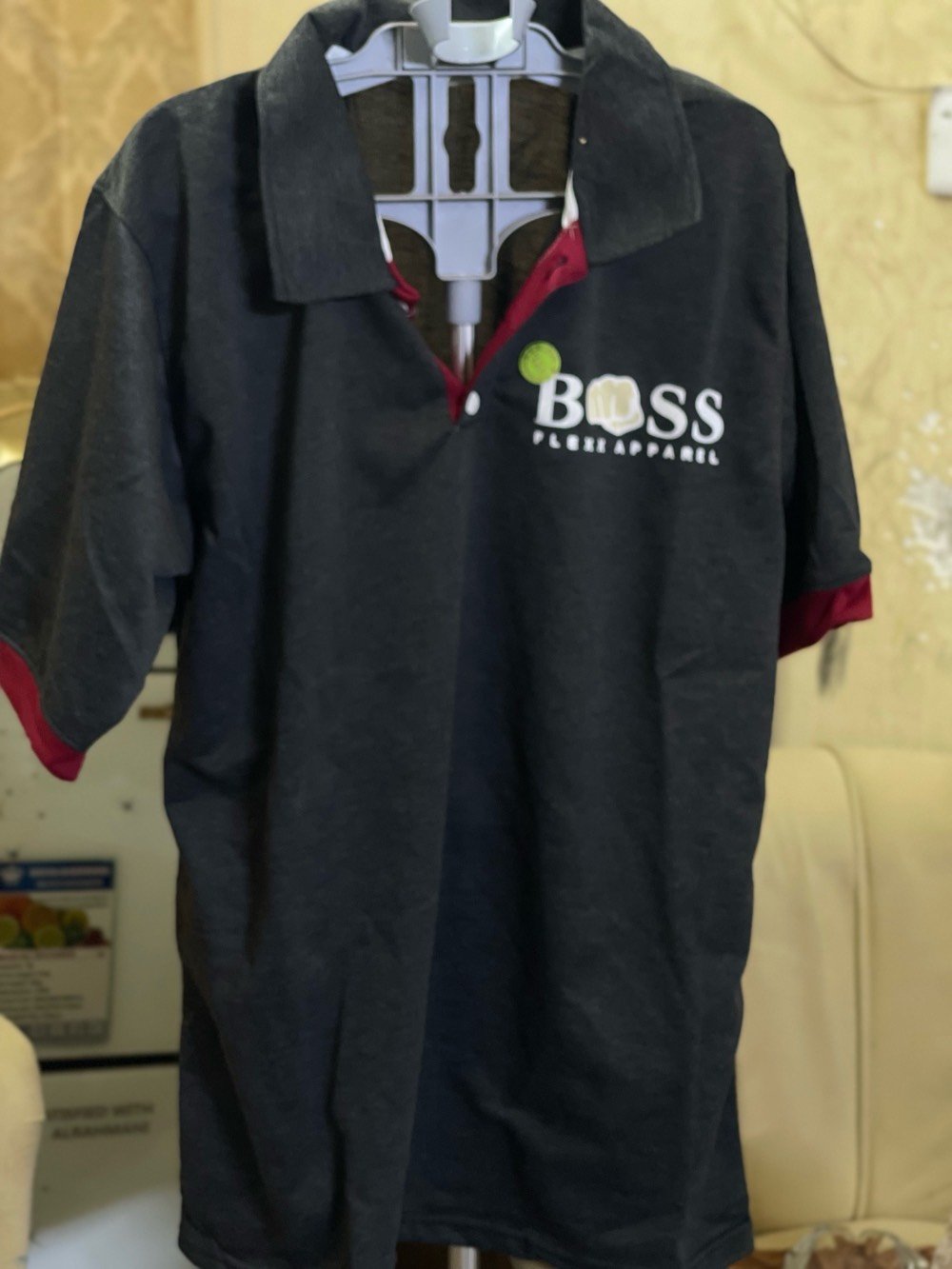 متوفر جمله فقط مكاني بغداد
شنو اسم/موديل هالتيشيرت بالضبط؟ وهل هو بوس فيلكس (Boss Flexx) لو موديل ثاني؟: 
بوس فليكس
شلون المقاسات المتوفرة عدكم؟ من شكد إلى شكد، وهل الطلب حسب المقاس لو كلها جاهزة؟: 
كلها جاهزه 
شنو الخامة/نوع القماش؟ وهل هو نفس الجودة الظاهرة بالصور لو أكو تفاصيل عن السماكة والراحة؟: 
نفس بالصور
السعر شكد للجملة؟ وهل أكو حد أدنى للطلب أو تنزيلات إذا أخذت كمية؟: 
اكو تنزيلات 
إذا أكو توصيل، شنو المناطق اللي يغطيها التوصيل ببغداد وباقي المحافظات؟: 
لا ماكو توصيل 