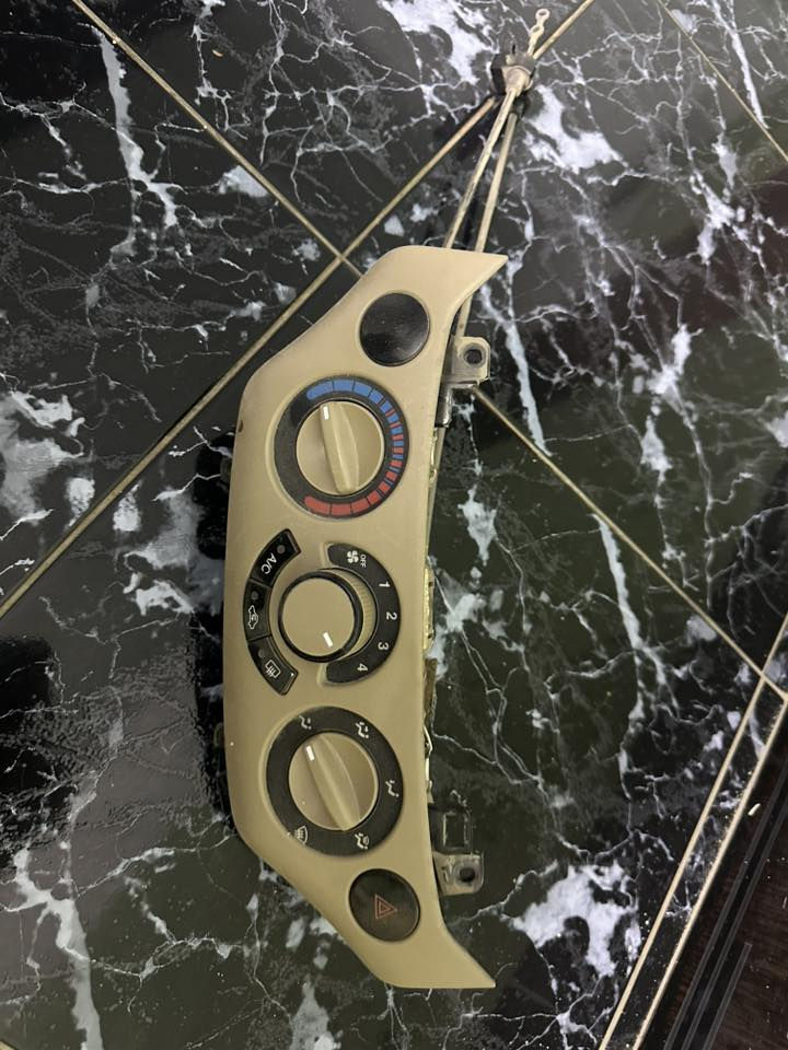 السلام عليكم 
غراض افيو للبيع
عقل وضفيرة مال محرك + الكير 
قاعدة فيوزات 
مجول
بنيد
قبق جنطة
شاشة دشبول 
باب يمنى خلف الصدر 
ودواخل كاملة
دبة دهن الكير +مال مي
***********
