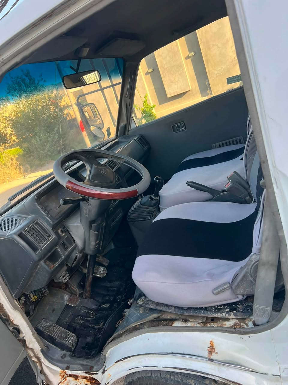 للبيع كيه 96 دبل قماره رقم بابل  كهربايات حداديه مشط جديد جاهزه بيهه دوس خايسات شويه تبريد  بس كنبريسر  سياره مال جني بلاديه لا صبغ ولا ضربه مكان سياره حله نزلت العيد السعر ٦٢وبيهه مجال قليل الاستفسار ***********
