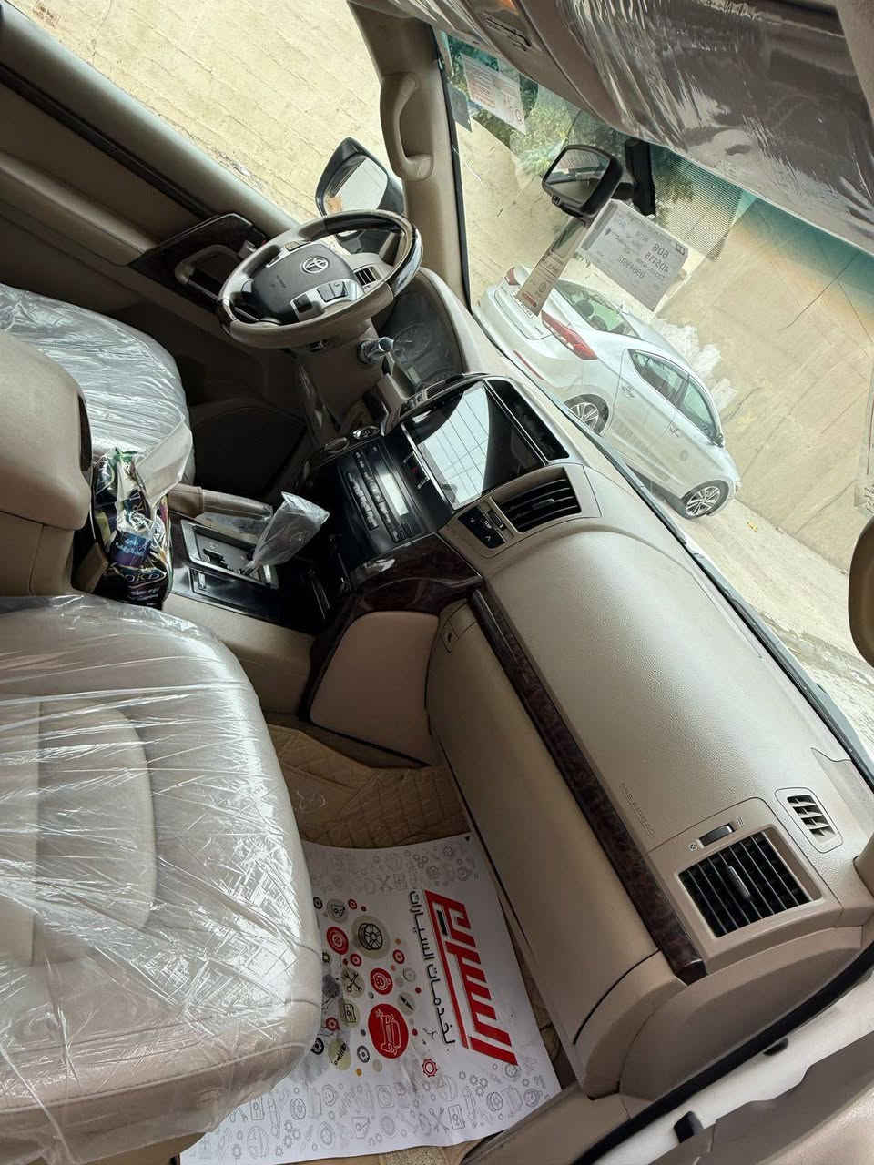 لاندكرو ٢٠٠٩ لوك جديده
بيه طخات باصفحة الصدر
كير ومحرك وكفاله بشرط
***********
