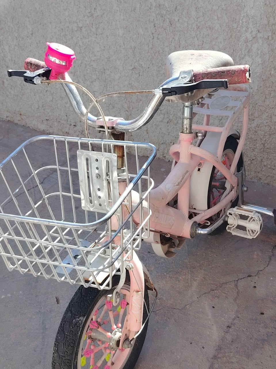 بايسكل بناتي بالة اوربي نضيف جدا اخو الجديد حجم 12 اطفال من عمر 2 الى 6 سنوات كلشي شغال والسعر 50 والتوصيل مجاني في بغداد. مكاني بغداد المنصور
***********
