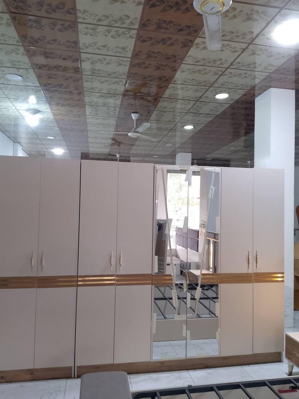 غرفه نوم تركي 10قطع جديد ماركه الاستفسار ***********
