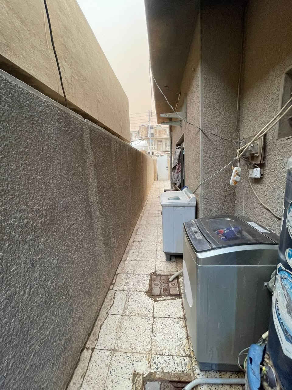 السلام عليكم ورحمة الله
مكلف بالنشر 

بيت في الفلوجة 7 نيسان فرع جامع الفرقان نافذ على الرعاية  الصحيه شارع 15م واجه 15 نزال 23 المساحه بالسند 337م  واقع حال أكبر بناء سنه 2000 طابقين بناء طابوق المطبخ والصحيات سيراميك يحتوي على أربع غرف نوم مع الاستقبال والهول والطابق الثاني غرفتين نوم حديقة صغيرة وكراج سيارة حالة البيت جدا جيدة نضافة 80 بالمية

للاستفسار….. على الرقم التالي وبي واتساب 

***********

