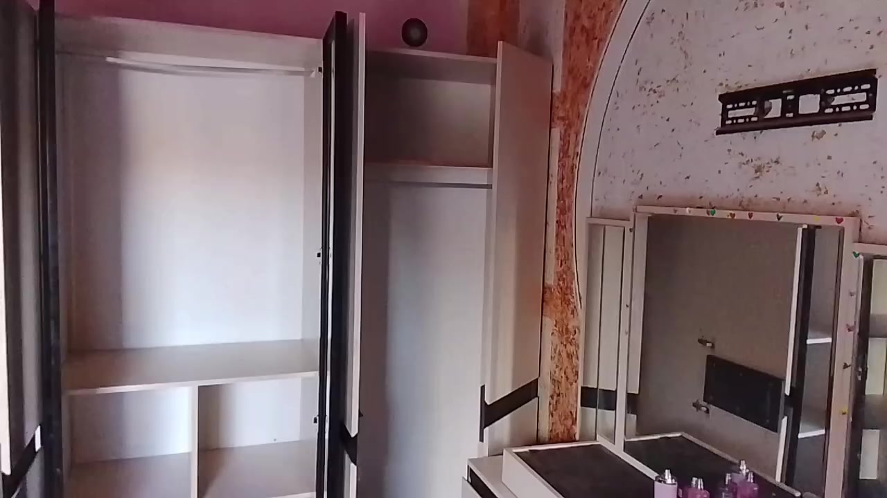 غرفه نوم تركيه مده الاستعمال ٩ اشهر شد الشركه مامفتوحه بس جك الجربايه طاك ونضافتهه شوفته عينكم بيع مستعجل السعر ٦٠٠ وبيهه مجال بصيط مكاني دوانيه جديده قرب رءاسه الصحه فرع السماجه 
***********
