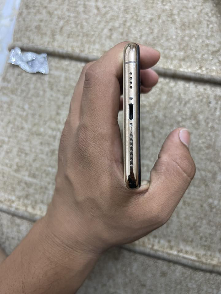 السلام عليكم أيفون 11بروماكس نضيف مبدل شاشه وبطاريه مال خير جهاز يعني إذا مو أصليات لا تأخذ الجهاز فيس إيدي شغال الذاكره 256 السعر 250وبي مجال بصيط البكان بغداد الرقم ***********
