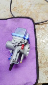 كابريتر قفاز رياضي جديد مامستعمل السعر ٧٠ الف اصلي المكان بغداد ٠٧٧٢٢٢...