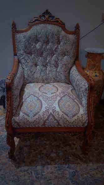 تخم ملكي مع ميز بلازماوطبله وسطيه بمليون ونص مستعملتهم سنه بس وجدا نظيف ونظافته مكفوله للتواصل على هذا الرقم   ٠٧٧١ ١٢٨ ٢٣٦٩
