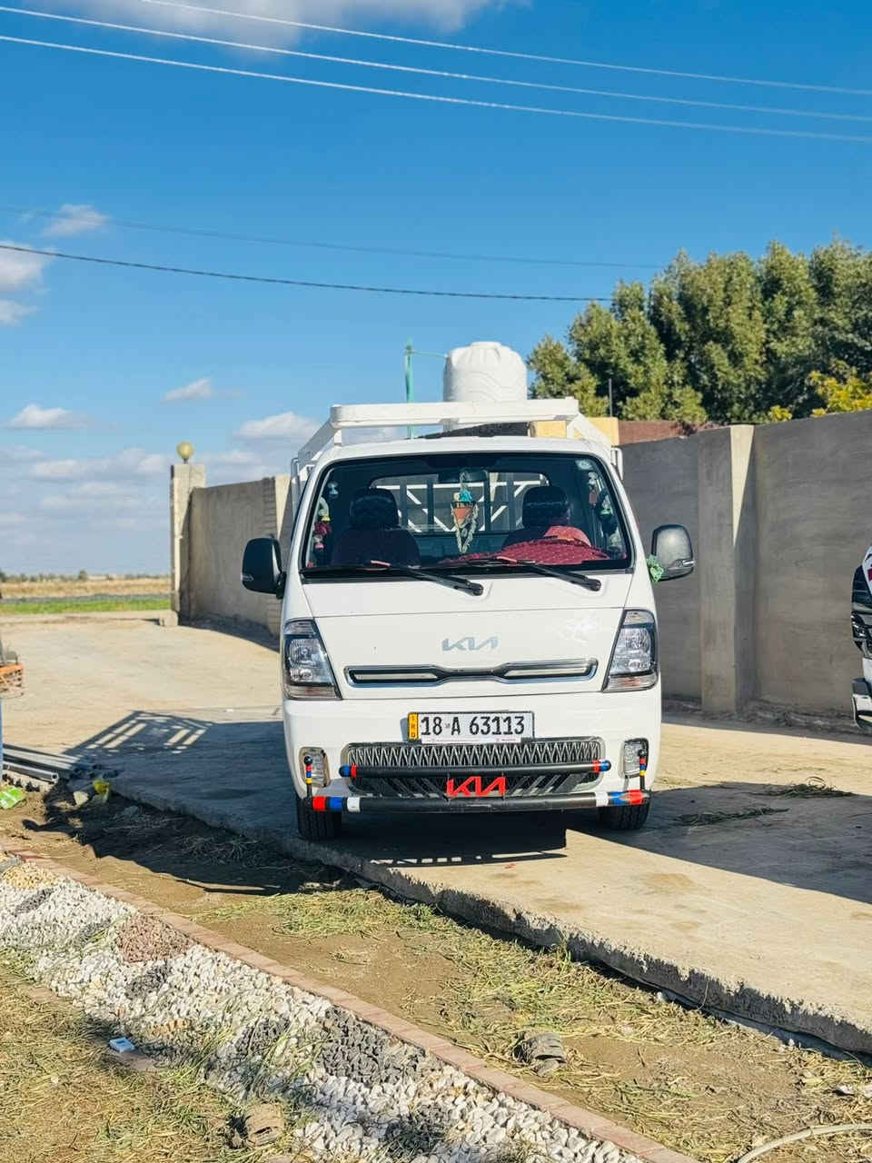 السلام عليكم من رخصه مدير الكرب سياره كيه موديل 2023مكفوله من الحادث مكينه كير مكفوله سياره اخت الجديده ماشيه 74الف بيهة ضربه بل باب الخلفي فقط مثل ما تشوفون بل صوره  مكاني بابل الحله السعر 153وبيهة مجال بصيط لل استفسار *********** 
***********يتوفر واتساب
