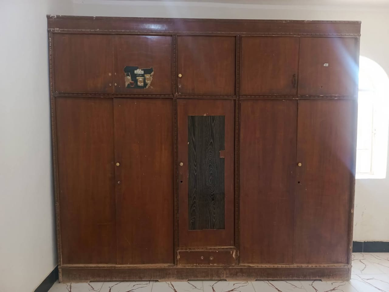 كنتور معروض للبيع حطاطه خشب عراقي سعر 250الف رقم الهاتف ***********
