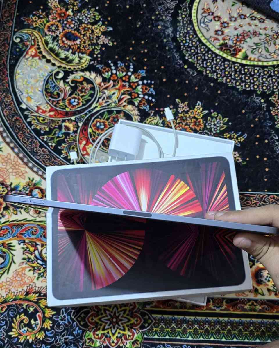 السلام عليكم
ايباد برو M1 الجيل الثالث للبيع 
الايباد مكفول من كلشي من تصليح من خدش من كسر 

ملحقات كاملة كارتونة شاحنة كيبل شحن. كلهن اصليات و نظيفات يعني ما مستخدمات 

الذاكرة 128Gb الجهاز ما بي أي مشكلة 
السعر 600 
مكاني بغداد سبع البور 
 ((توصيل ما عندي)) 
للتواصل رسائل واتساب على هذا الرقم 
***********
