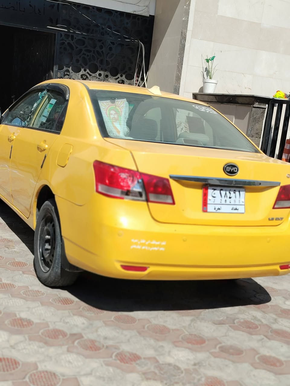 سلام عليكم بيويدي موديل ١٤ كير ومكينه خير من الله سياره حلوه وكاعده بس بيه ضربه بل جملغ الما *********** السعر 47 وبيه مجال
