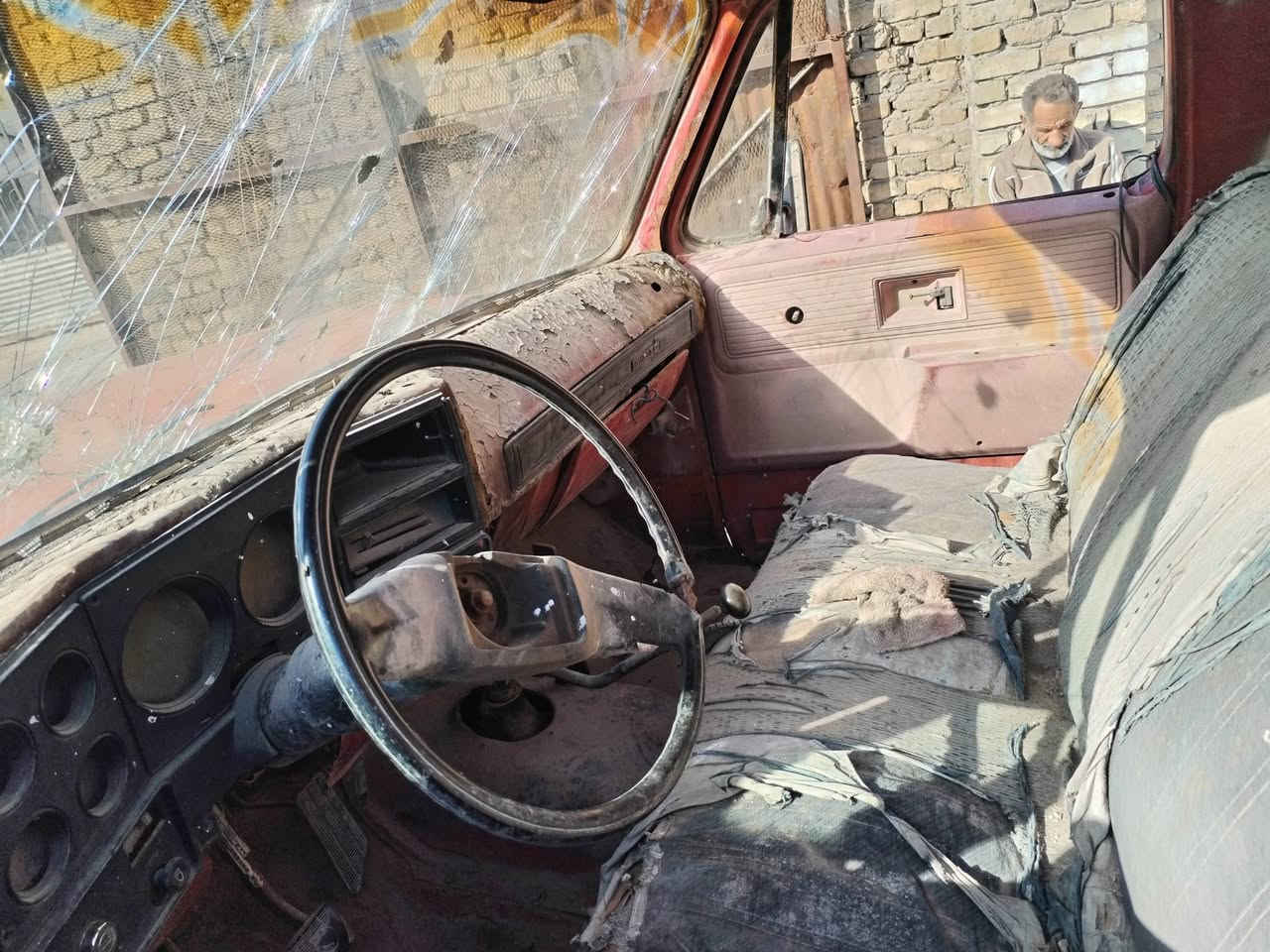 شوفر ليت بيكم موديل ١٩٧٨ ع وضعه رقم بسمي شغاله  محرك سته  سلندر مكاني بغداد كرخ
رقم الهاتف ***********
