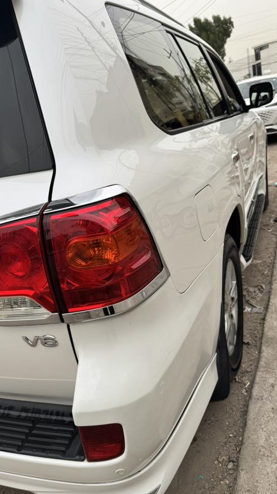 السلام عليكم 
لاندكروز 2013 رقم بغداد ساز اصل بأسمي تحويل ثاني يوم  سياره كفاله عامه حتى الدعاميات ماعدا بارد بسيط بالجاملغ هزة جديده رقم جديد ماشيه ١٧٢ الف معروفه مواصفاتهه
السيارة جديده متصرف عليه ولافلس
اريد مراوس ب 2016 
***********
