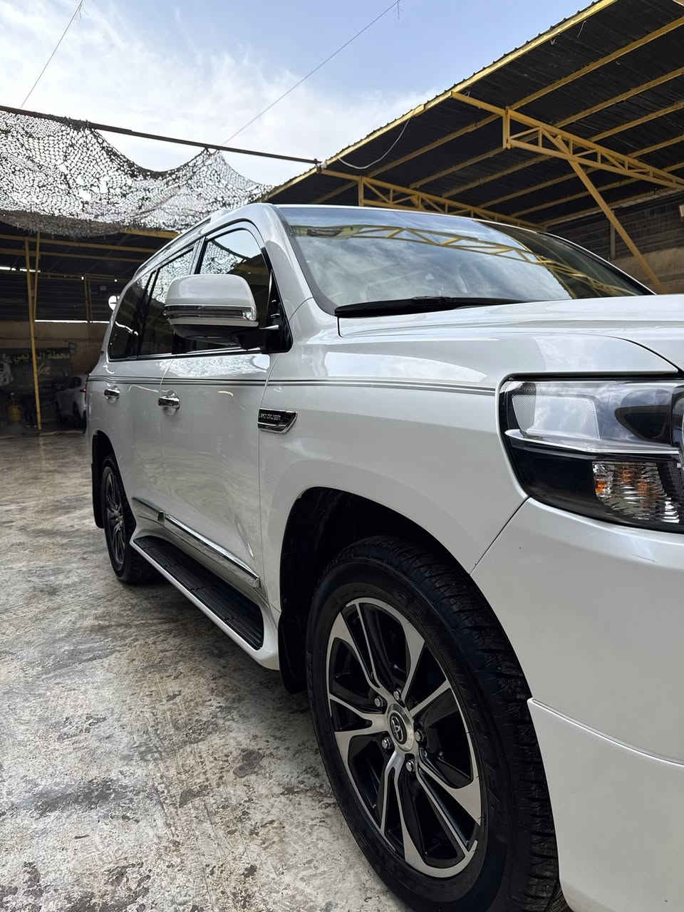 لاندكروز 2021 ساز باب اول وجناي لاندكروز يعرف الساز فول مواصفات 1/1
لون ابيض 

ماشيه 83 الف حقيقي 
 تايرات تخم بيه قبل شهر مشدود جدد السياره على ايد وحده من الشركه استعمال قليل جداً 

رقم بغداد السياره بأسمي وتحويل ثاني يوم 

محرك 6 سلندر 4000 
شاشات 3 
كشنتات كهرباء 
كامرات دوراه 360
ارضيه مغلفه جلد من الشركه
الداخل جلد ومغلف فوكا جلد اصلي شركه

السياره بوضع الزيرو 

مكان السياره الحله

مكفوله كفاله عامه من كلشي بستثناء طخه بسيطه بخشم الجاملغ الامامي جهة السايق مرجعها بارد ممبينه خلاص بس لازم اذكرها

السعر 600 يعني ست دفاتر وبيها مجال 

للاستفسار *********** ايضاً واتساب
