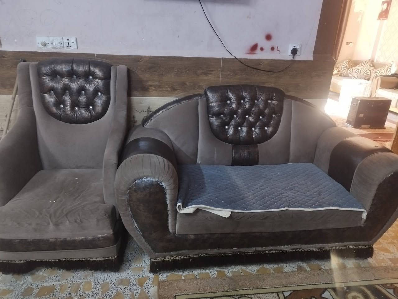 سلام عليكم تخومة ثنين للبيع 10مقاعد الاسود 150 والثاني 100 مكاني بغداد الشعب سريدات موجود على الفيس والرقم
***********
