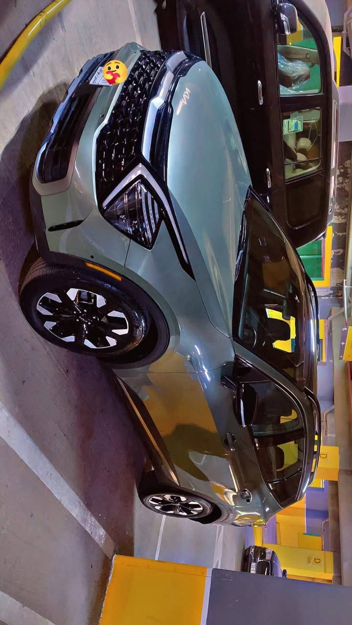 السلام عليكم🚗
#تم_تنزل_السعر,,,
كيا #سبورتج وارد أمريكي

فئة #اكس_لاين 

موديل 2023

مكينة 2500 والكير 8 نمر🖤

تدفئة بالكشنات

وضعيات قيادة 3

كامرة 

ويل كب 20

حساسات خلفيه

تحديد مسار 

فتحه 
رادار 

وبعد هواي بيها مواصفات

حادث بنيد و جاملغ تبديل بدون دواخل والباب الخلفي 

رقم فحص مؤقت 

#السعر $177 وبيها مجال 

 0773 666 1500‬
🖤🖤🖤
