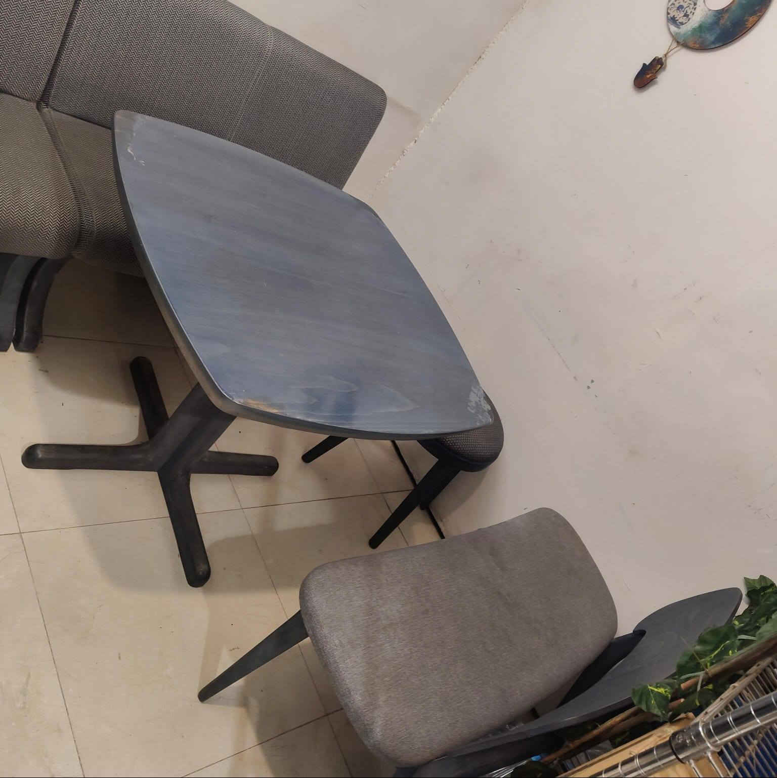 ميز وكراسي البيع نضيفات سعر250الف ***********
