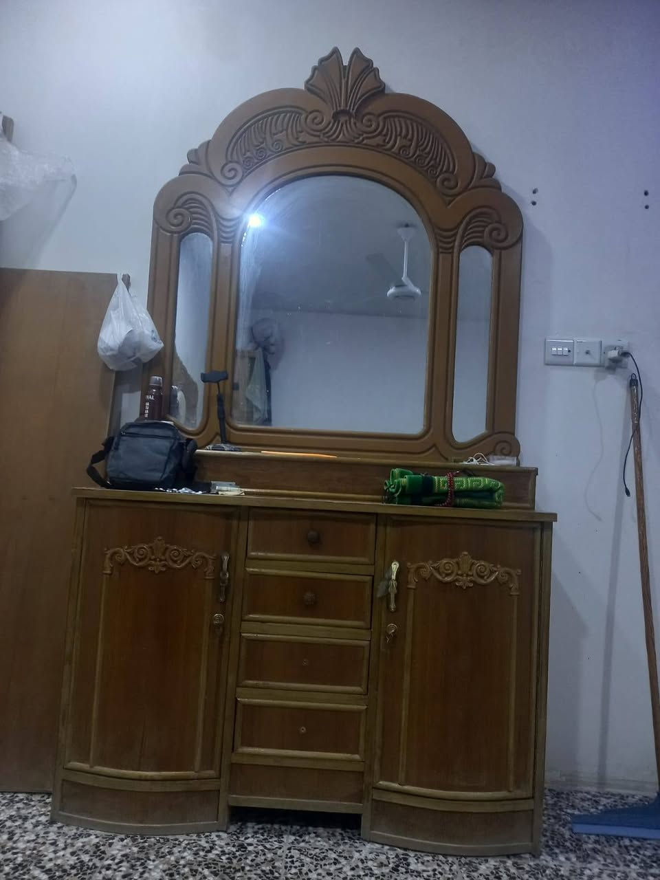 عيوني مدينة الصدر حي طارق الوصط تيل 13
السعر 200 
للتواصل ***********
