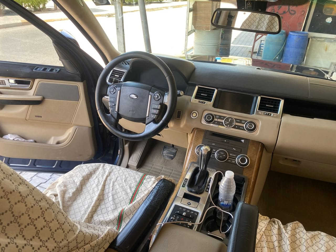 السلام عليكم 
رانج روفر 2012 
ماشيه 112 كم حقيقي 
مكينه عادي مو سوبر 
السياره جاهزه للاخير شرط 
مكانه السماوه 
ترهم مراوس


**إذا كنت صاحب هذا الإعلان وتريد حذفه لأي سبب، رجاءا أرسل رسالة إلى الدعم الفني**