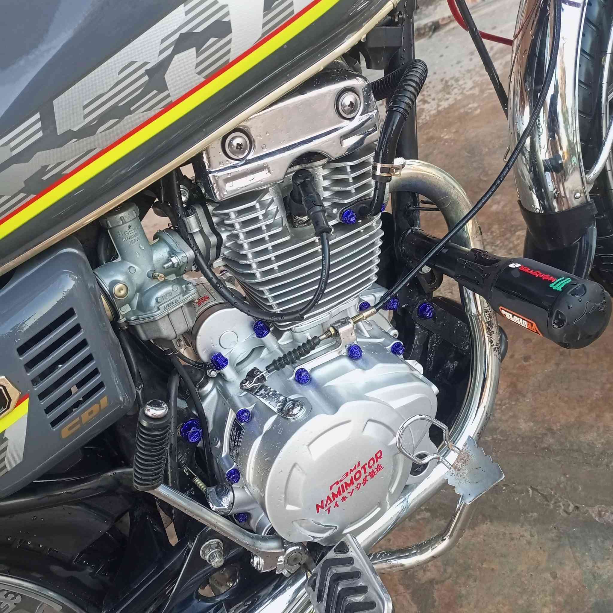 سلامه عليكم دراجه للبيع الوراق كامله موديل 2025محرك200cc ماشيه6000دراجه نضيفه وحلوه *********** مكان الا نبار كرمه السعر 825وبيها مجال
