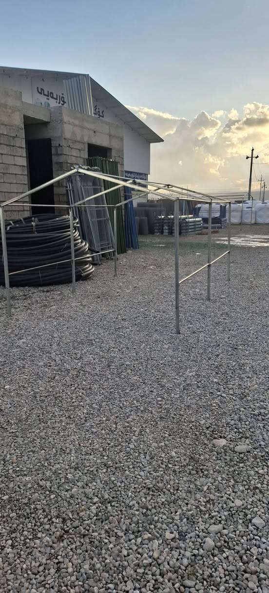 خێمەی بێ چادر بۆفرۆشتن نرخی100هەزارە بەکاردێ بۆسەفرەوسەیران بۆڕاگرتنی قەلوقازو مریشک قیاسی390سم درێژە260سم پانە2متر بەرزە ناونیشان چوارقوڕنە گوندی گرجان سەردووسایدی گشتی کۆگای ڕێباز تۆربەی ژم***********ژم***********گەیاندنیشمان هەیە رانية, السليمانية
