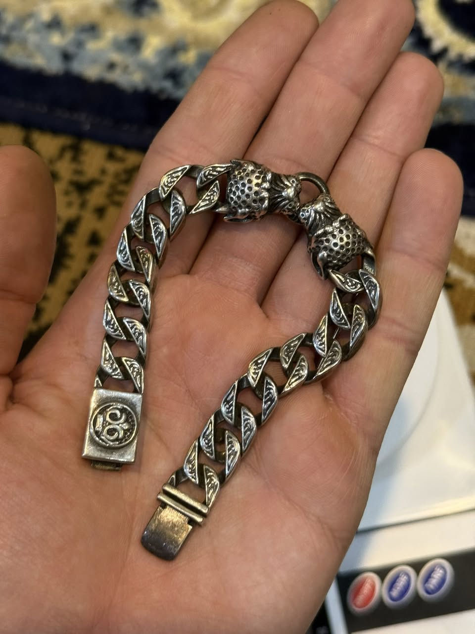 عندي ٧٥٠ فضة نضيف وعلى الفحص خام من دون خرز او حجر قفل ٤ ونص *********** بغداد مدينه صدر مستعجل على بيعته
