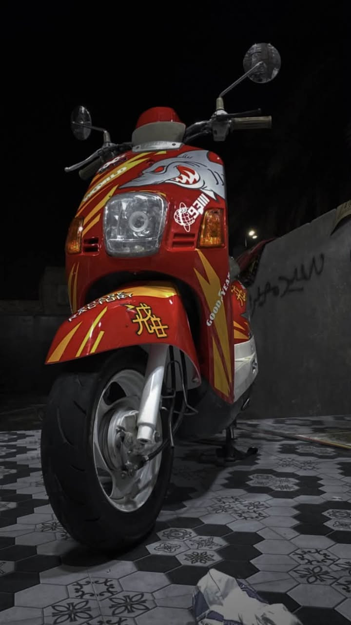 السلام عليكم ورحمة الله للبيع 🛵🛵
دراجه بوليسي للبيع اللون احمر ❤️❤️

وعليها لزكات كلش حلوه 🦈

الدراجه كفاله عامه ما مفتوحه وكابريتر  الدراجه مختمه 

كريمي اصل 🈚️🈶 العنوان كربلاء 

للستفسار  ***********📱📞📞 ومتواجد على الفيس  
بوك السعر خاص
