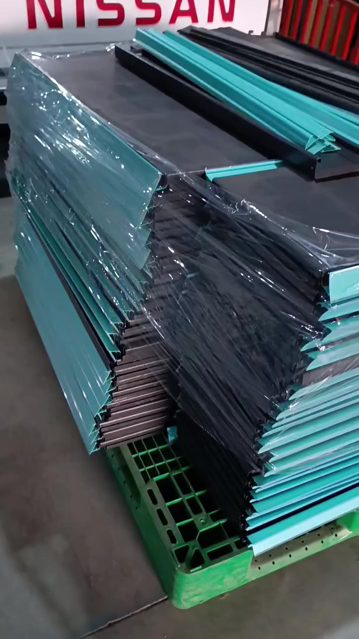 رەفی ناوەراست ٤م رەفی یەکلا ٤م رەفی دیوار ٢٠م 

رەفەکان هەمووی ٣ مانگ بەکار هاتووە حساب بکە تازەیە پلێتی ٠٧ی دەرەجەیەک 
ناونیشان ڕانیە 
***********-***********
