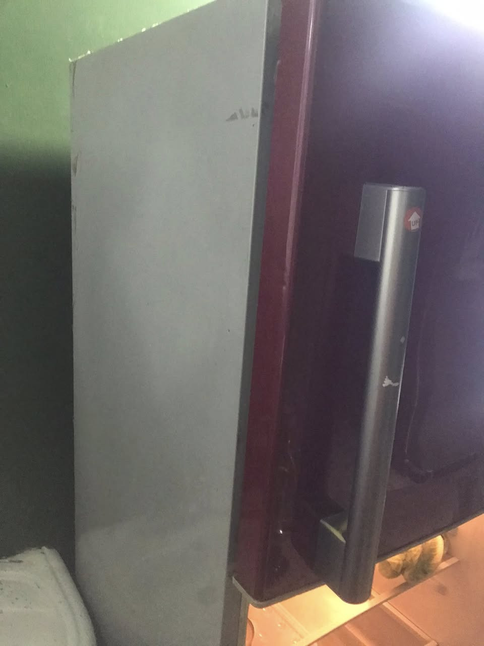 امانه ثلاجه نطيفه حجمه جبيررر سببب البيع حجمه حبير وشقته صغيررر تجميد فول تبريد ماله متوسط لانو منقصه غاز شوي 

تاخذه من باب البيت واذا بيه مشكله ترجع وضمان يومين اشوفه 
سعر 100 متسعجل عليه 
***********
