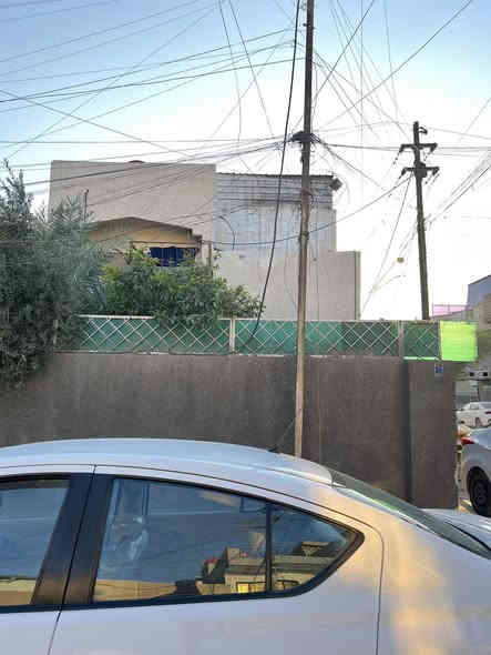 اسلام عليكم 
(دار ركن)   للبيع في حي اور محلة 327
 المساحه 128 
الواجها 8م النزال 16 ونص متر
قرب مدرسة اليقظه 
سند مستقل 
يحتوي ع كراج + استقبال + مطبخ + غرفة نوم 
الطلبق الثاني يحتوي ع 2 غرفتين نوم + ملحقات 
+ سطح صغير + سطح جبير 
رقم واتساب ***********
