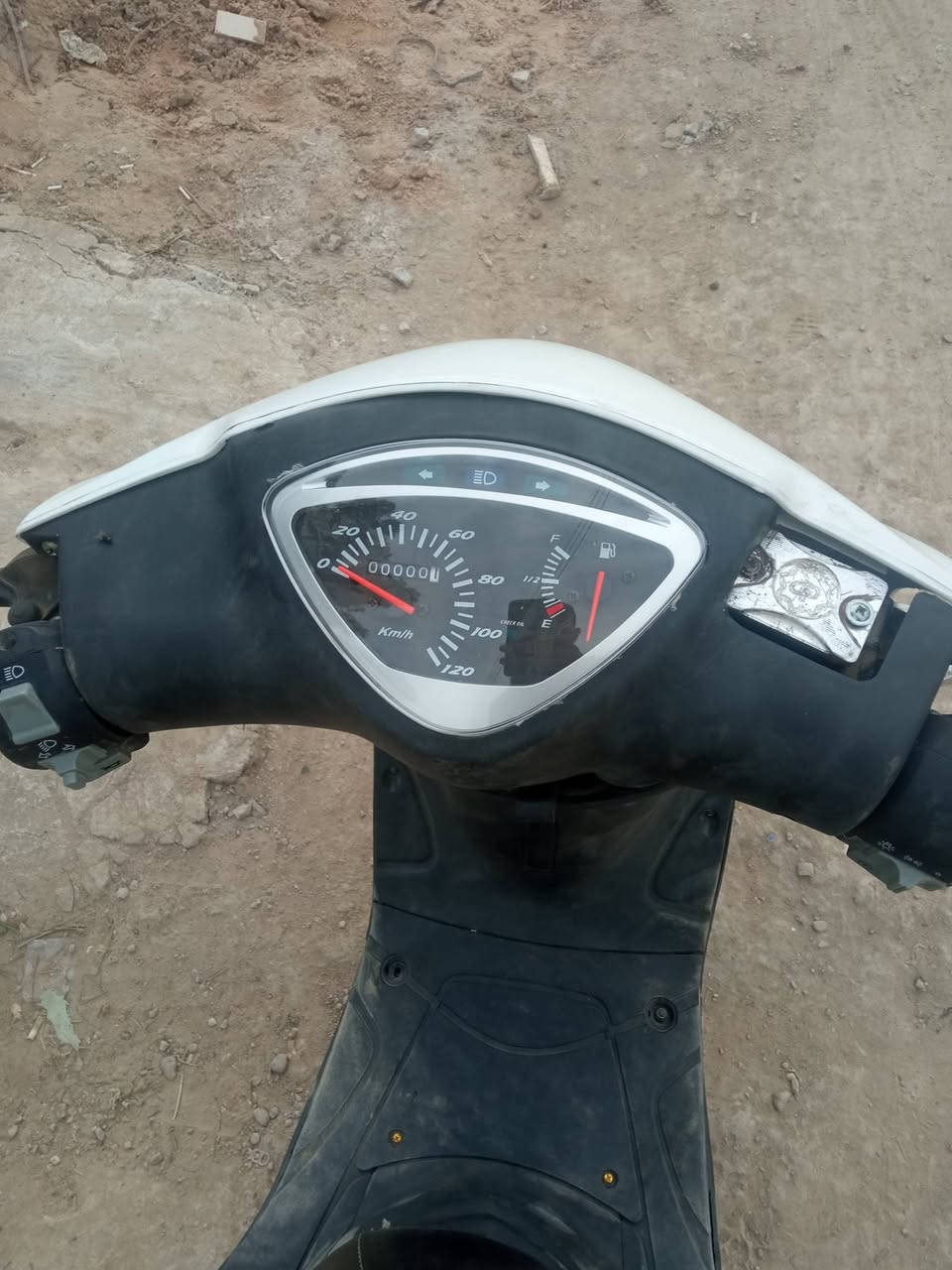 السلام عليكم ماكس للبيع نظيفه ما مفتوحه كهربائيات كلها شغاله بس حوسه الشنطه مالتها تعبانه السعر 475 وبيها مجال الوان حله شارع 80 قرب الساده ابو خطه ***********
