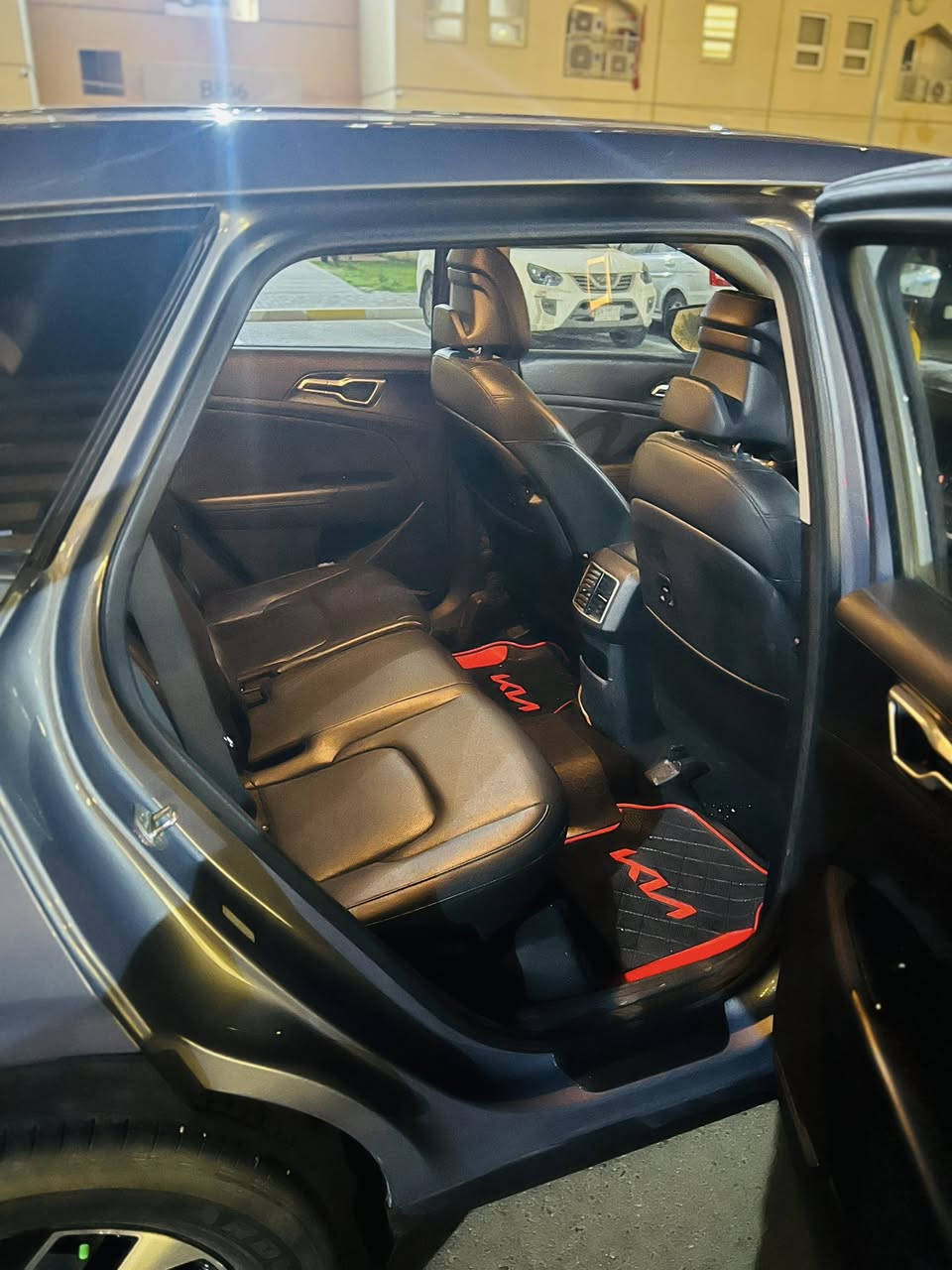 السلام عليكم سبورتج 2023
المحرك GDi2400

ماشيه 36000km

موصفات السياره 

كشنات كهرباء امامي + تدفئه 

حساسات امامي خلفي

تخم تاير جديد 

رادار امامي خلفي 

كامره دواره

مثبت سرعه

ثلاثه وضعيات قياده

السعر 180

اللاتصال على الرقم

***********

***********
