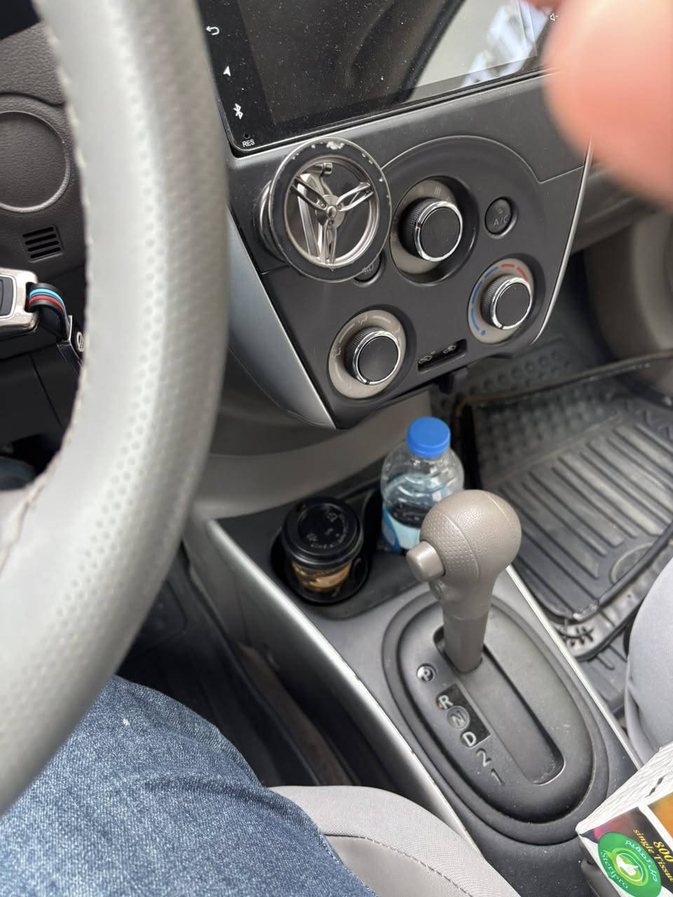 السلام عليكم نيسان سني موديل 2025 ماشيه 9 و700 كيلو السياره بسمي العنوان شارع فلسطين ***********
