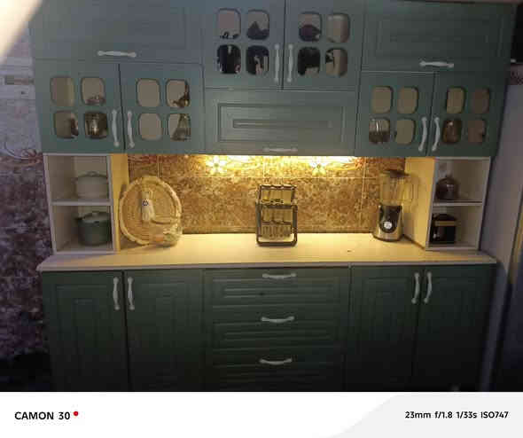 كاونتر  نضيف السعر ٣٠٠ الف هاتف *********** مكاني الدورة حي اسيا
