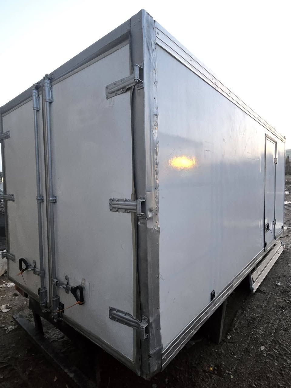 بؤكس للبيع كنتر سعر 20$  ***********.  ***********. أربيل شارع 100
