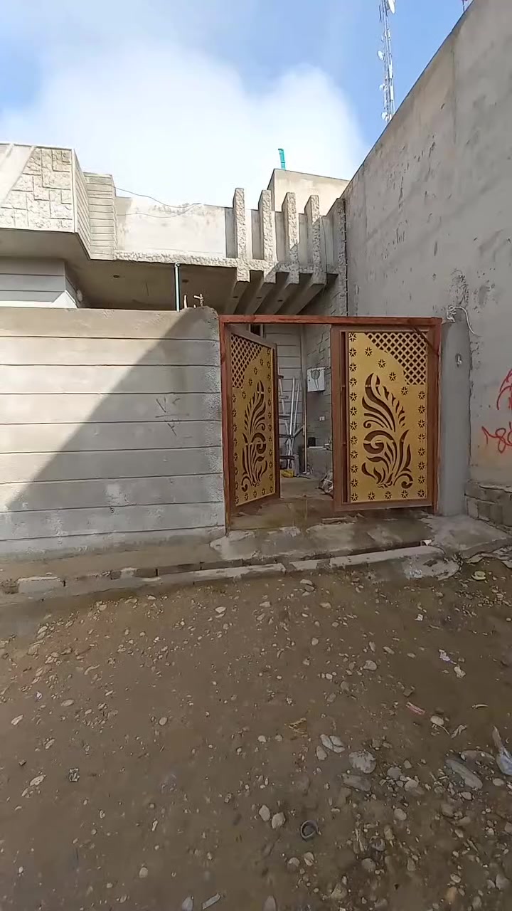 بيت للبيع العنوان القوسيات قرب المدرسه الصينيه المساحه ٢٥٠متر الاستفسار على الرقم ***********
***********
