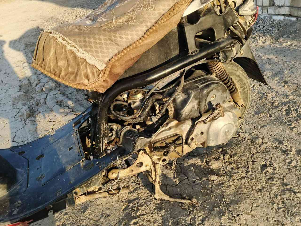 سلا عليكم دراجه شغاله سلف نضيفه   دراجه ضايعه وراقه  سعر 180 وبيه مجال   اتصال على رقم ***********
