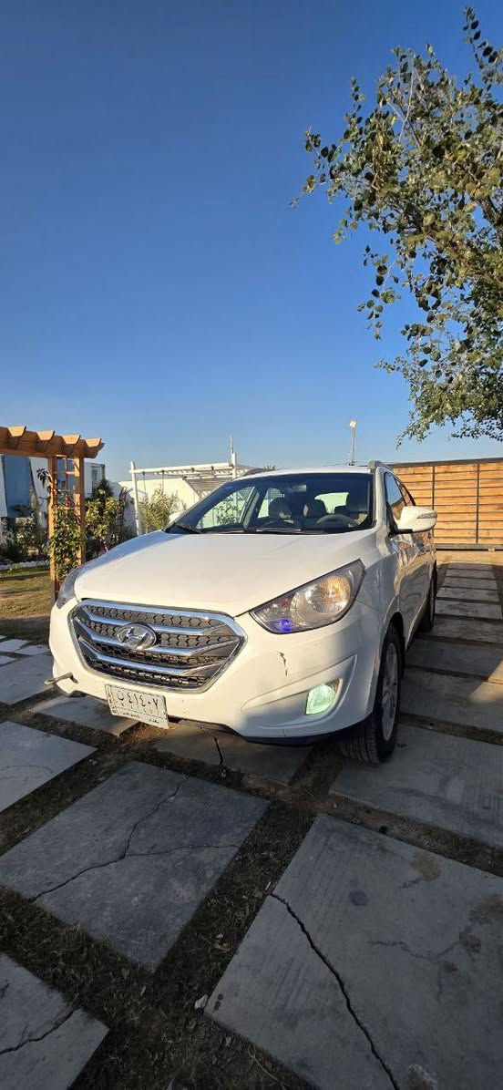 سلام عليكم
توسان للبيع موديل ١٣ مصبوغه احزام 
كير مكينه حداديه مكفول تحويل ثاني يوم 
السعر ١١٢ وبيها مجال جدا بسيط 
العنوان حله ***********
