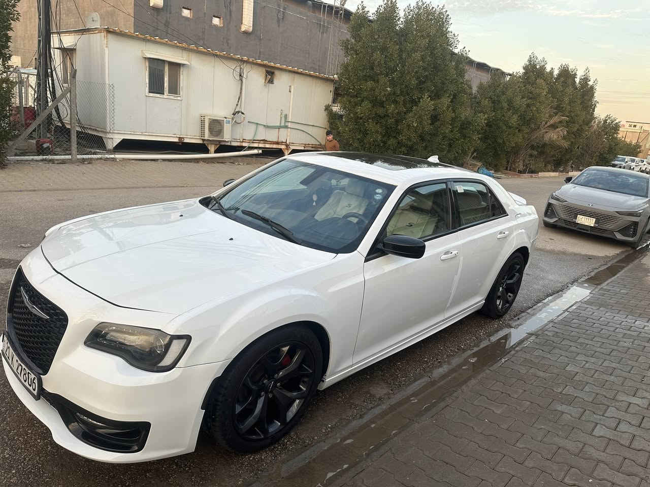 كرايسلر للبيع موديل 2018 فو ل مواصفات فول كما موضح بالصور حتى غرفه بيضه حادث امامي بجم بسعر مناسب ثلاثه قطع صبع وشبر بالباب مع بدايه الشواصي اثنينهم كشي جاهز تخم تاير مكينه حداديه جديده توني مسويه منظومه تبريد جديده قبل 6 اشهر ماشيه 142 الف كيلو سنويه جديده قبل شهر السعر المطلوب 194 مع المجال البسيط مكاني النجف موبايل ***********
