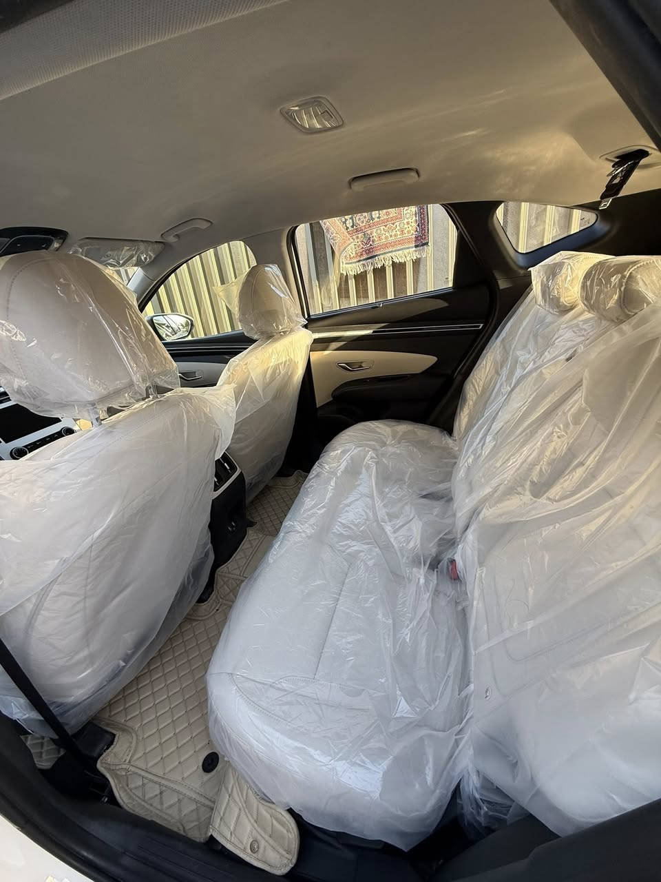 السلام عليكم   توسان موديل2024 خليجي فول عده الفتحه ماشيه 35كم السعر215$وبيه مجال للتواصل اتصل ***********
