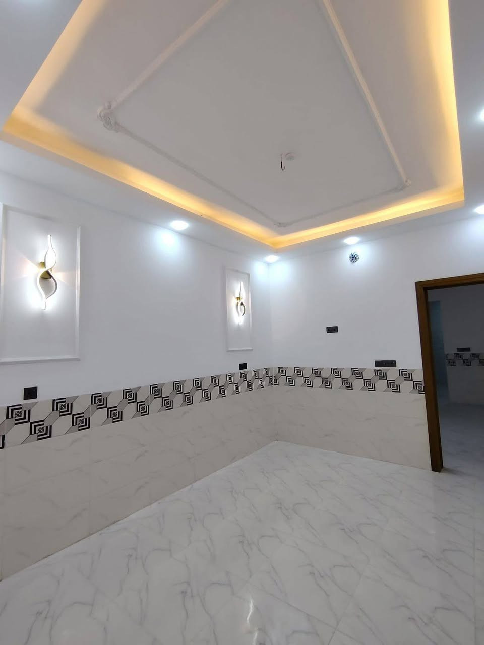 في كربلاء مجمع الورده يبعد عن شارع الزوار 50 متر عندنا هاي الدار 50 متر طابقينت السعر 52 مليون طابو زراعي سند 25 قرار محكمه مجمع يحتوي كافه الخدمات حجز اتصال على ارقام🏠***********🥰‏‪***********‬‏🏩
