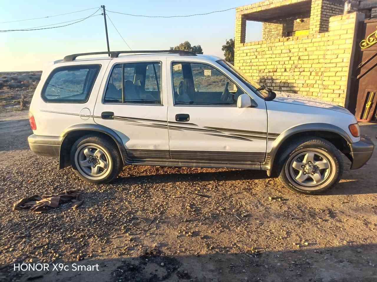 السلام عليكم 
كيا سبورتج موديل 98 سياره نضيفه
محرك مفتوح رقم بغداد بسمي مكان الديوانيه عفك
السعر 52
الرقم/***********
