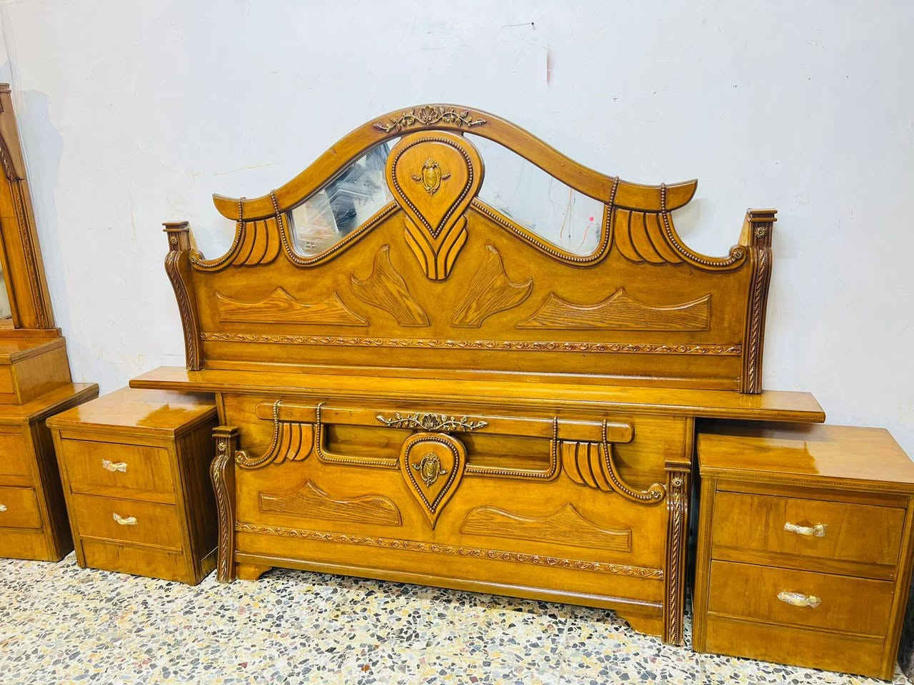 السلام عليكم 
غرفه صاج عࢪاقي مستخدام 
غرفه6/ابواب 📌
السعر 580
نضافه 80/💯 
معا نقل فقط داخل بغداد 
واتساب ***********
