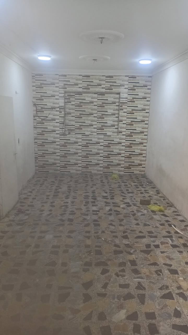 سلام عليكم بيت للايجار في بغداد البياع مقابيل كراج البياع بيت يحتوي عله ٥غرف وحمامين وتواليت وستقبال طابقين لبيت يجاره ٥٠٠ قفل ***********
