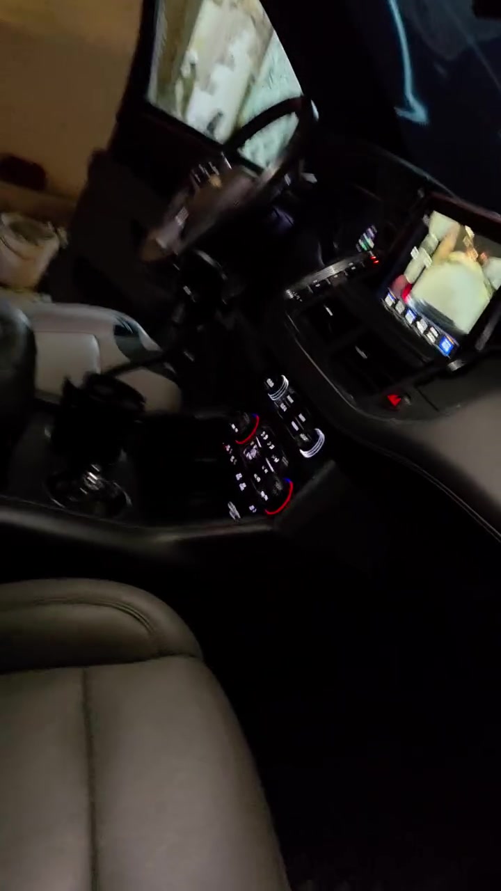 السلام عليكم 
عندي تاهو مديل ٢٠٢٣ خليجي فول مواصفات فئه LT معروفه مواصفاته تجي فول عده الدوس والجكات السياره مكفوله كفاله عامه ومغلفه تغليف bbf  السياره ماشيه ٣٧الف  رقم بغداد باسمي
***********
