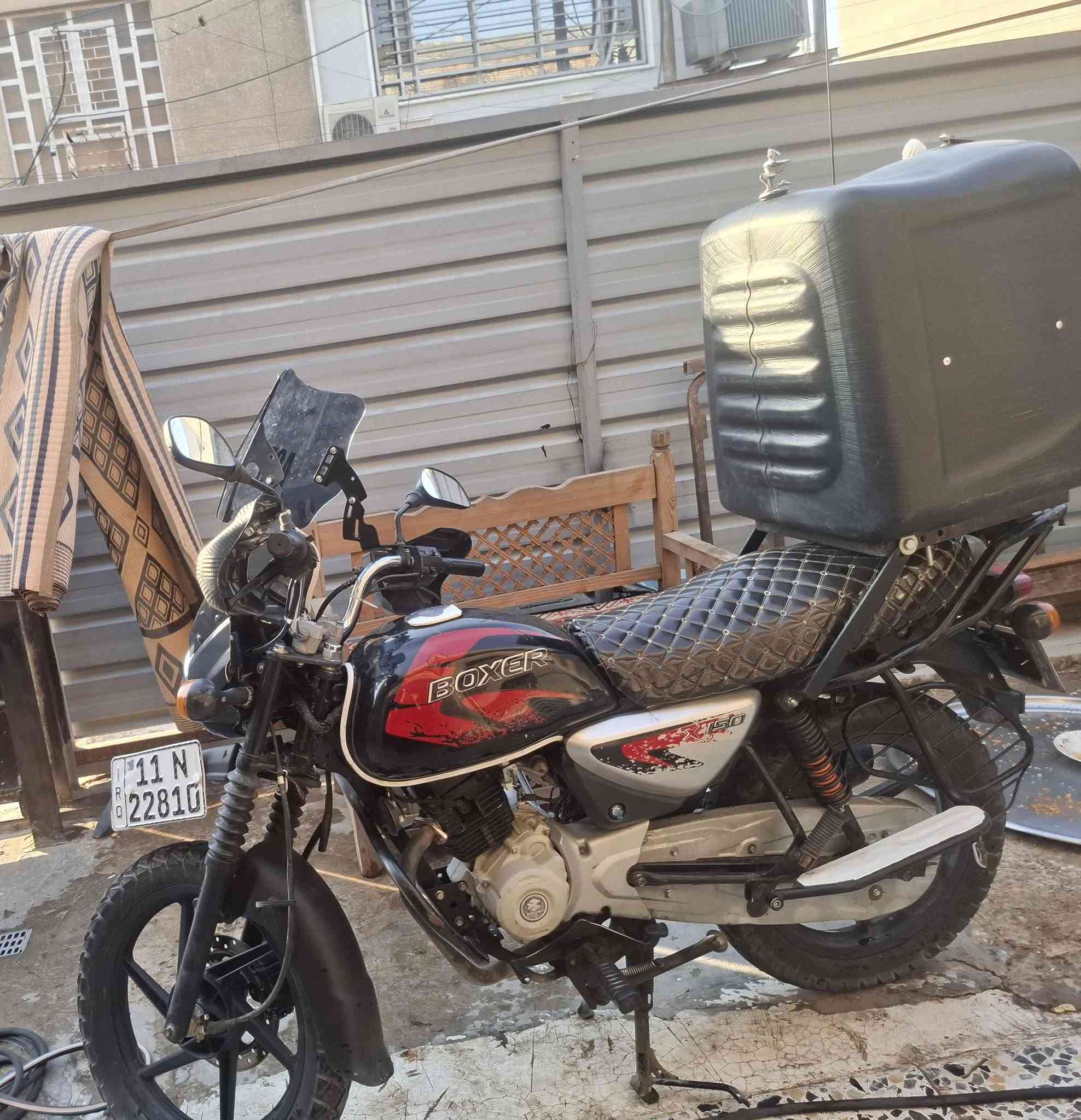 السلام عليكم دراجه بوكسر موديل 2023 نضيفه كلش مرقم رقم نكليزي بسمي يعني ما تتعب تحويل ثاني يوم سعر 2400 وبيه مجال  عنوان الزعفرانيه رقمي ***********
