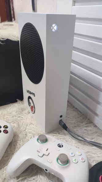 السلام عليكم بيع مستعجل سيرس اس جديد استخدام كلش قليل ويا يدات 2 ويا 4 بطاريات السعر 350 مكاني بصره ***********
