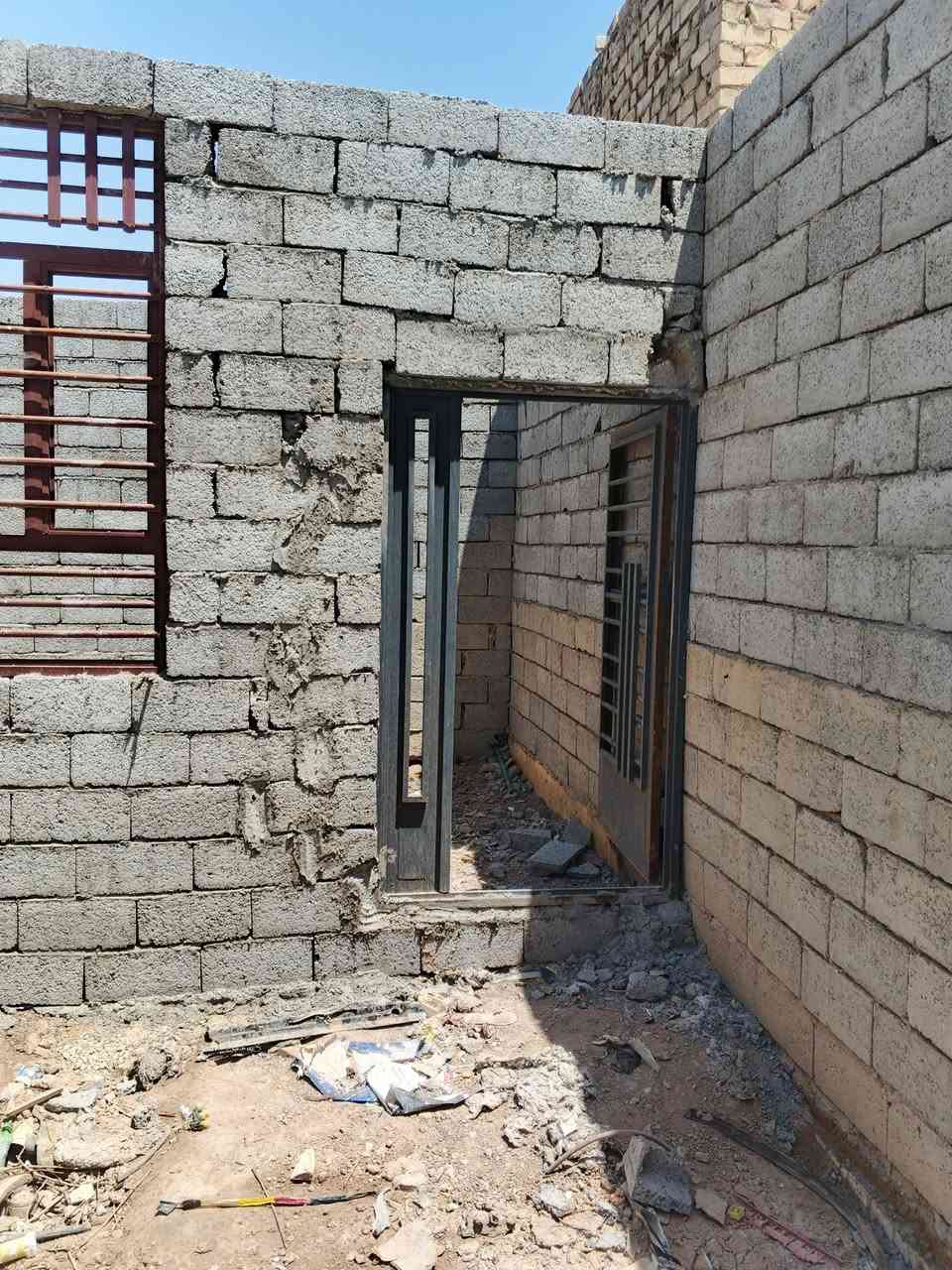 🏠 للبيع بتلو طابوق وصب شريطي بلوعه طابوق وصب
​(دوانم الشمري - بظهر سليم أبو الحديد)
​📏 المساحة: 200 متر مربع.
​📍 الموقع: تبعد 150 متر فقط عن الشارع العام.
​🛣️ الخدمات: تقع على شارع مبلط، مع توفر كافة الخدمات الأساسية.
​🏗️ تفاصيل البناء (هيكل كامل):
​🛏️ غرفتين.4*5وصاله5*10ومطبخ4*5واستقبال5.5*4.5
​☀️ منور للتهوية.180*5
​🧱 سقف (سندويج بنل).غرفتين ومنور
​🔨 أرضية صب بالكامل.غرفتين ومنور +مجاري +ماء
​📞 للتواصل والاستفسار (اتصال):
*********** 📲
