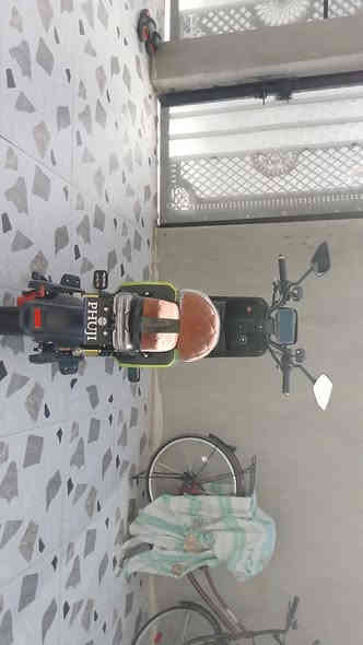 السلام عليكم باسكيل شحن ار 11 للبيع 6 بطاريات جديد استخدام يومين تشغيل عن بعد و كارت و بصم  البسكيل جديد فول مواصفات تفحص اتشتري السعر 850 بي مجال الشري يتصل رقم واتساب ***********
