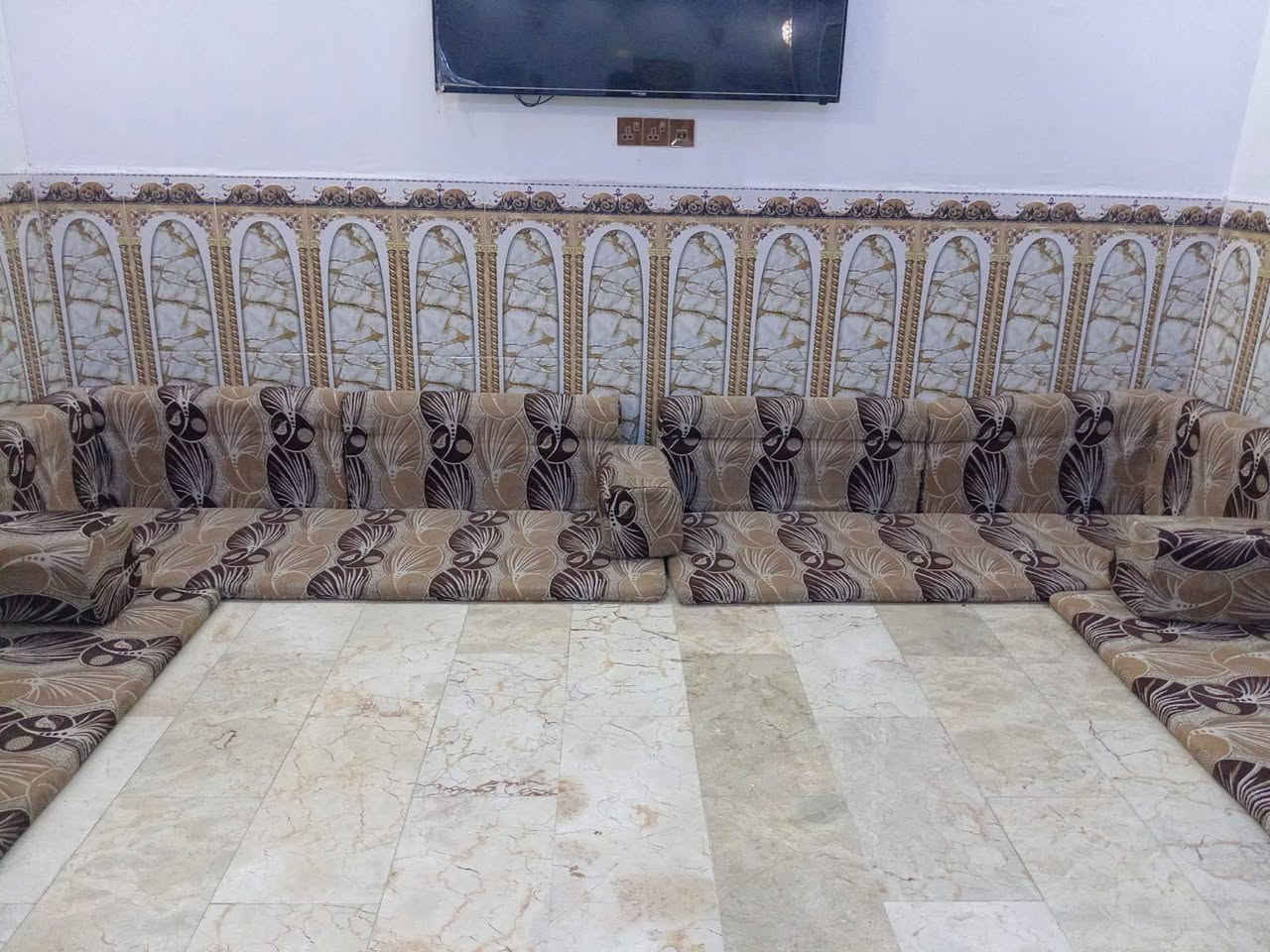 ديوان للبيع نضيف كلش ي يحتوي  دواشك عدد 12
مساند 21+زوايه 2
تكيات 14 ناصرية للاستفسار واتساب ***********
راسل وبيك خير وتدلل ( مكلف بلنشر لاتدخل خاص)
